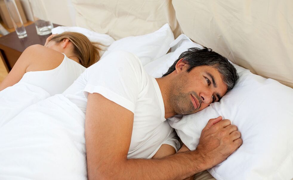 Un bărbat are probleme cu potența